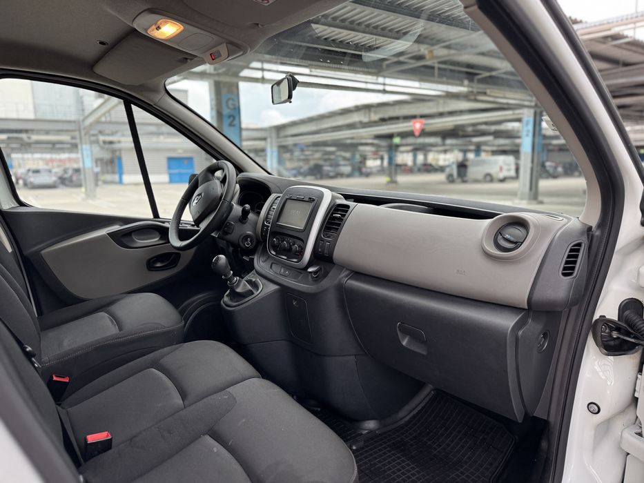 Renault Trafic model Long L2H1 /9 Locuri