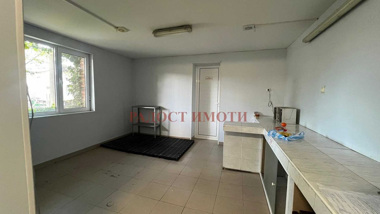 Продава се Промишлена сграда в Чирпан - 7500 кв.м за 31 €/кв.м - Снимка #9