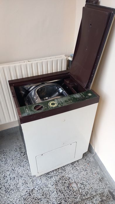Продавам автоматична пералня.