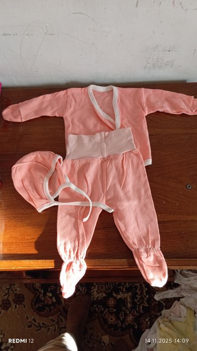 2 детских костюма 0-2 месяц