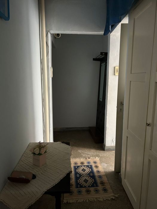 Vând apartament semidecomandat