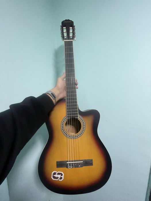 Yangi Akustik Gitara (g’ilofi bilan) Ajoyib holatda!