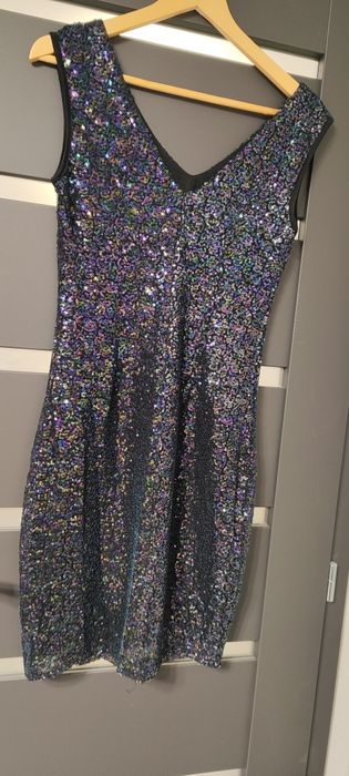 Елегантни рокли, подходящи за празненства и поводи