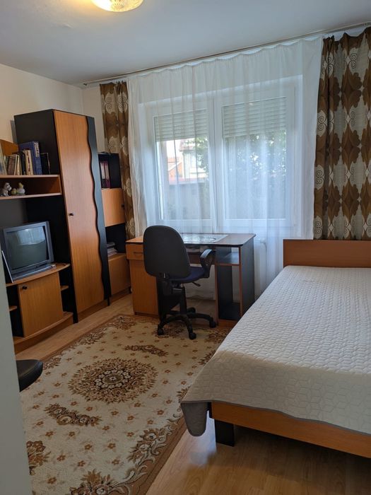 De vânzare Apartament cu 3 camere - zona 7 Noiembrie