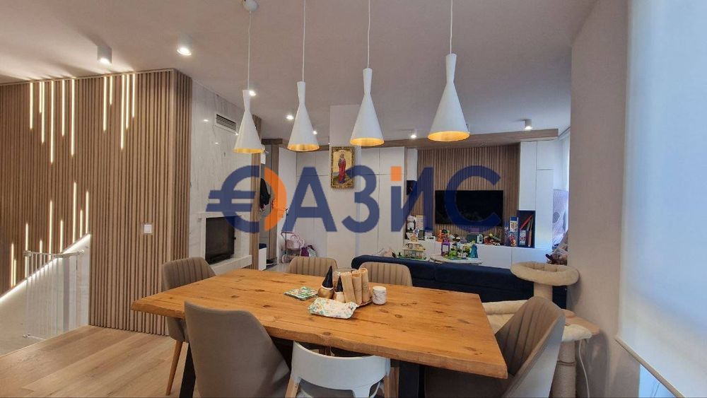 Продава се Четиристаен апартамент в Бургас, Център - 190 кв.м за 3527 €/кв.м - Снимка #8