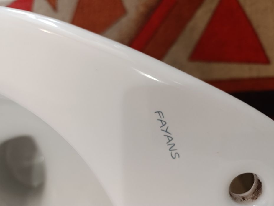 Продавам моноблок тоалетна + умивалник