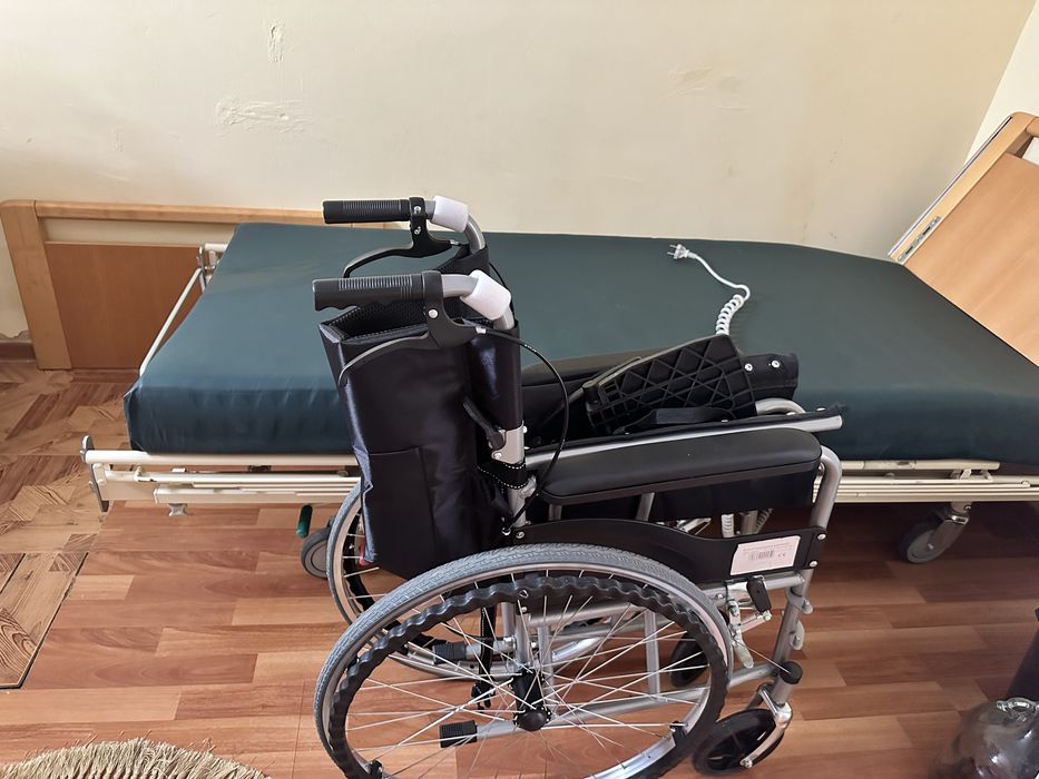 Pat medical elecrtic si scaun cu rotile  nou