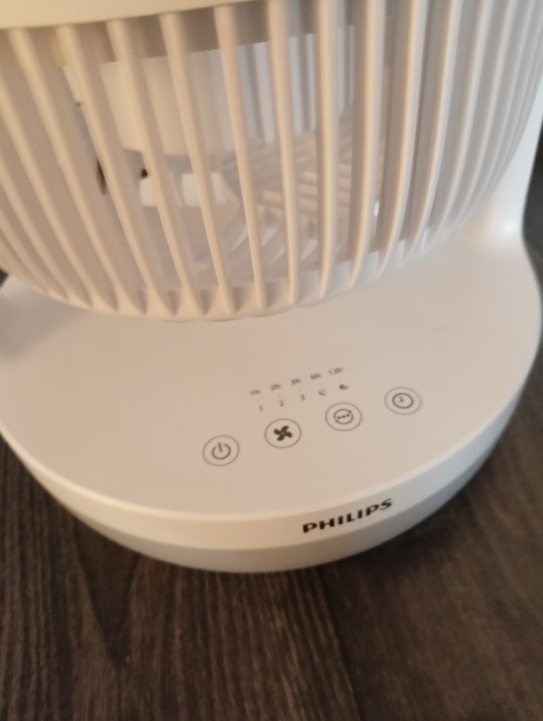 Продавам вентилатор Philips .