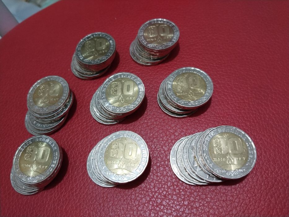 Монета 200т. 80 лет