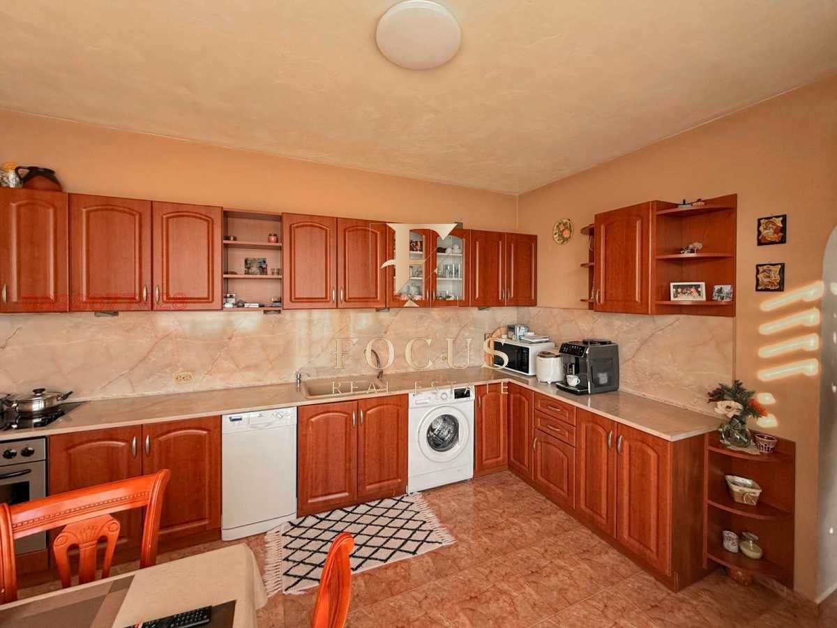 Продава се Етаж от къща в Пловдив, Коматевски възел - 140 кв.м за 1786 €/кв.м - Снимка #2