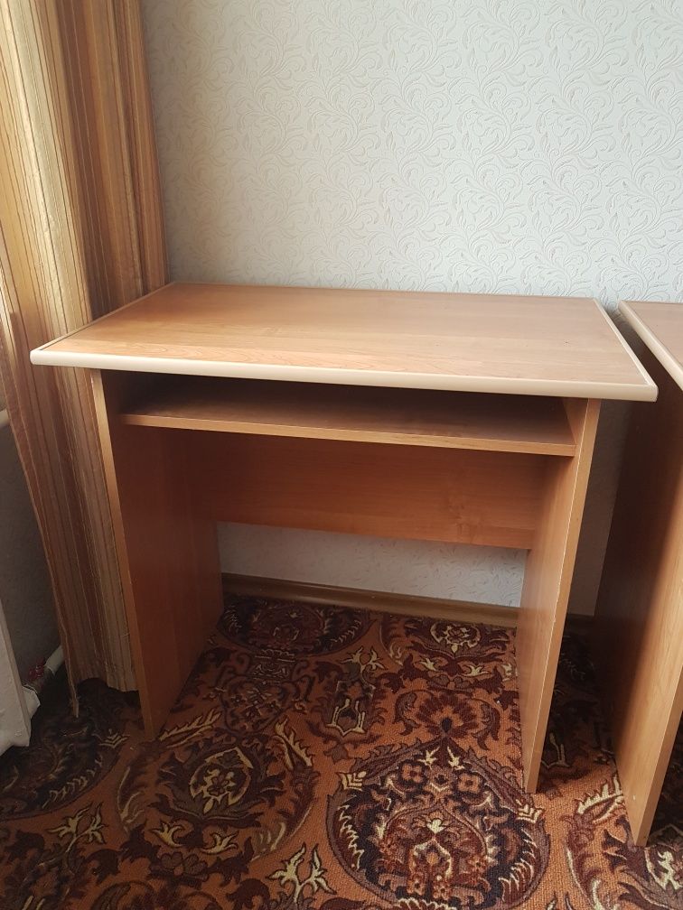 Продам б у компьютерный стол