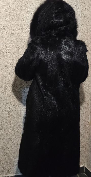 Haină lunga de blană cu glugă