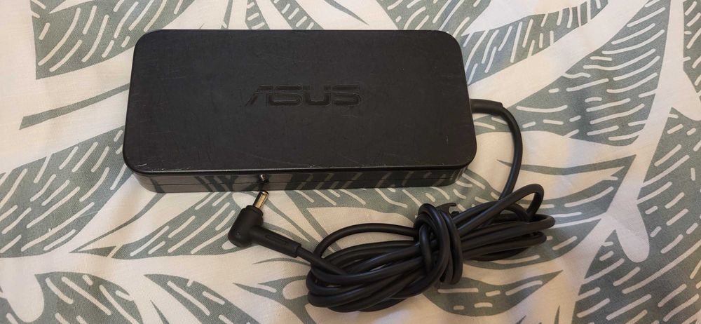 ASUS incarcator 19V-6.32A model cu pin central  PA-1121-28