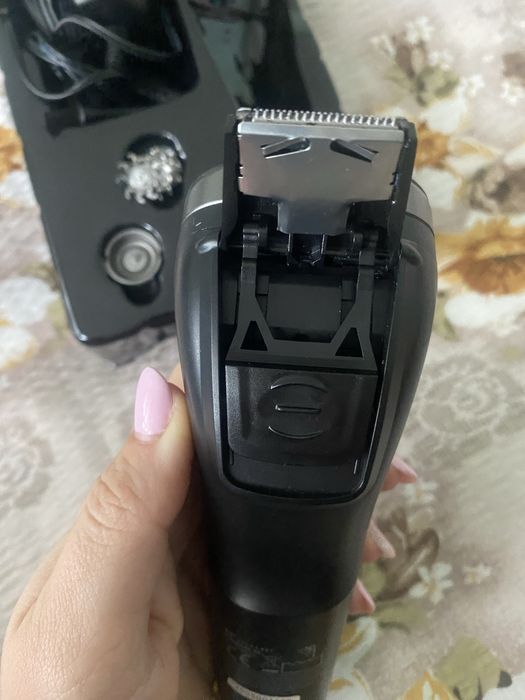 Aparat de ras barbati