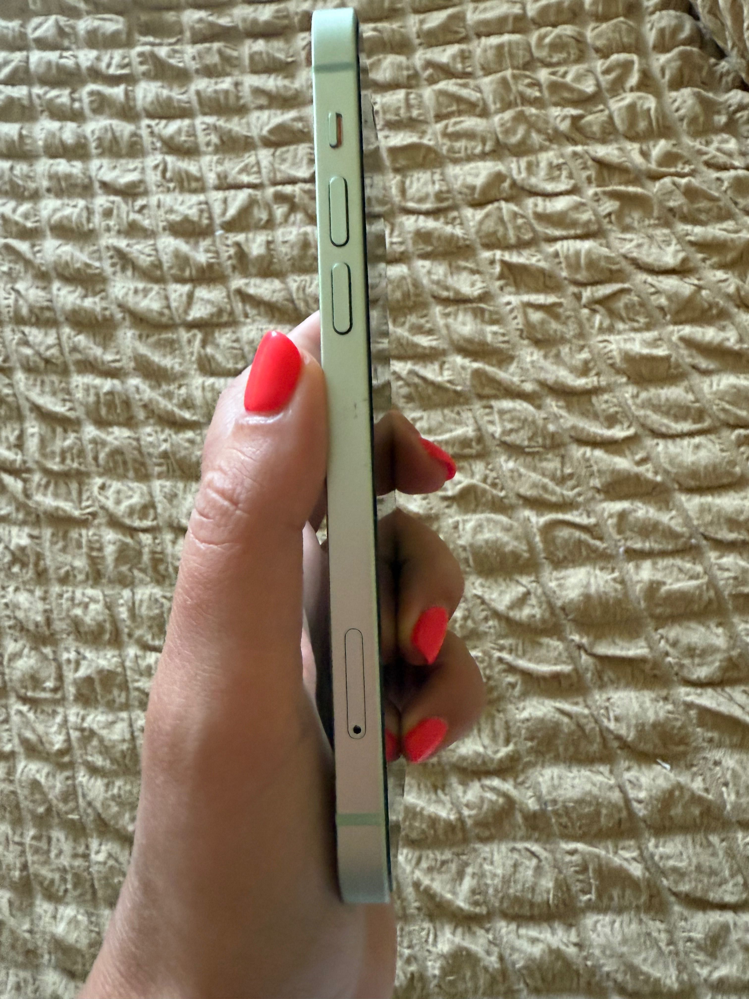 iPhone 12,зелен цвят,използван