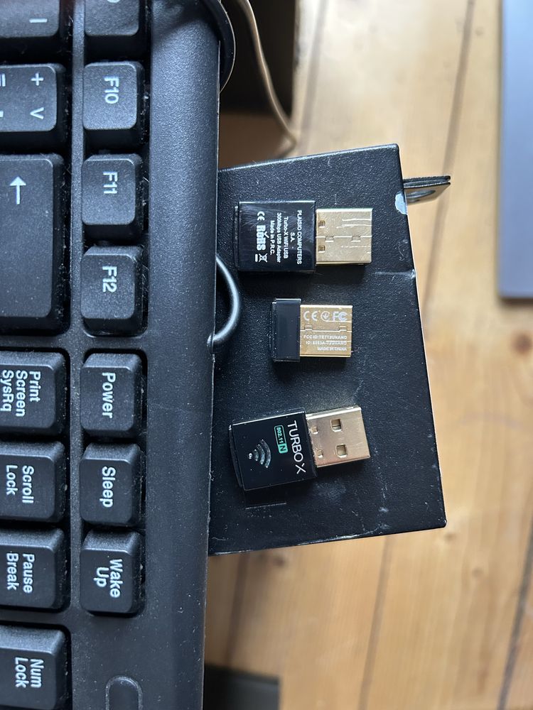 Dell Optiplex с монитори, клавиатури и мишки