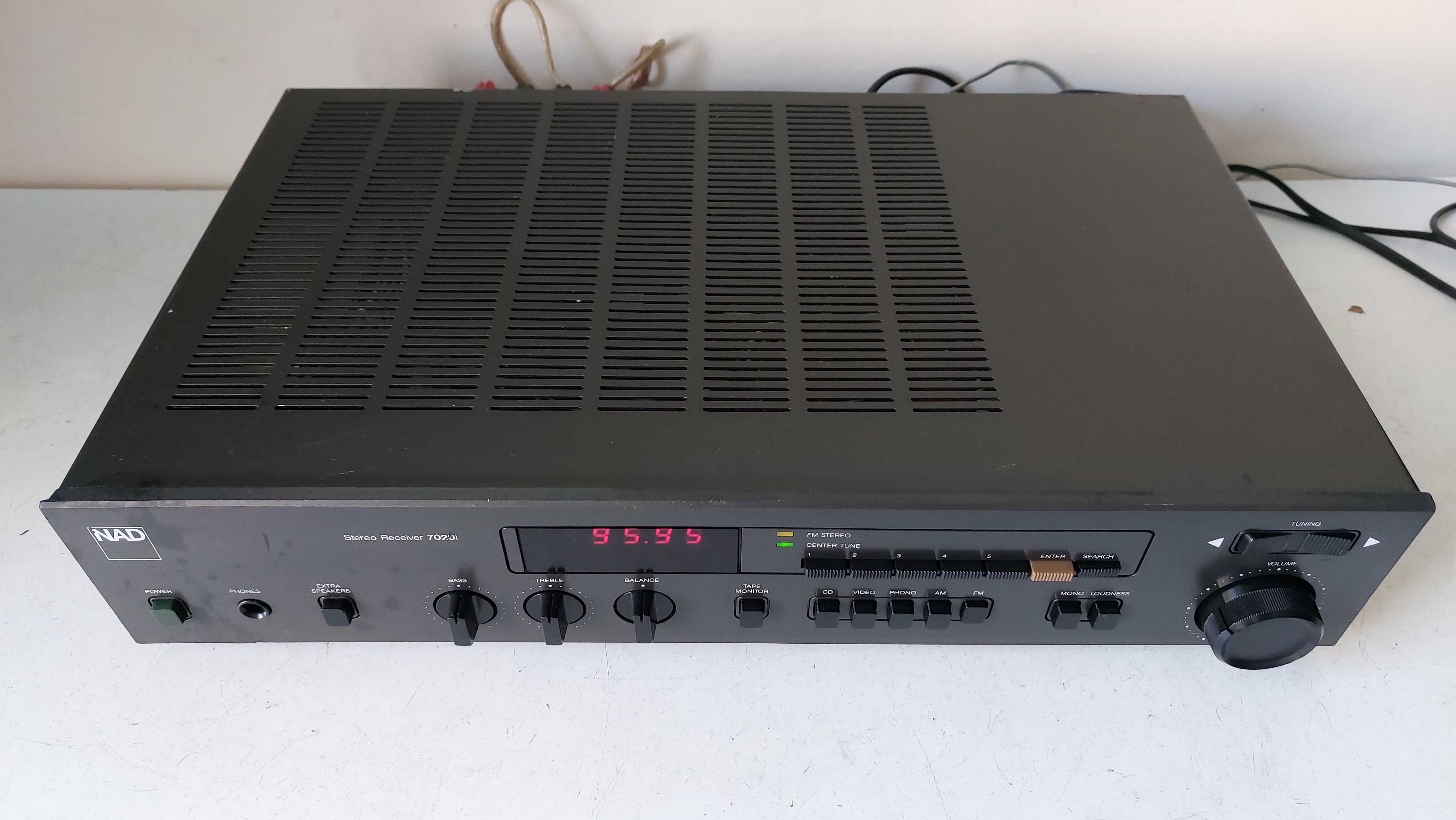 Majestatea sa NAD 7020i muzica la amplificator stereo vintage muzica