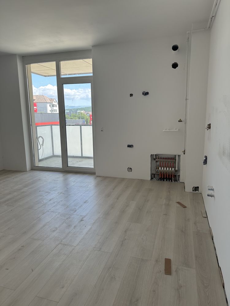 Vand apartament nou