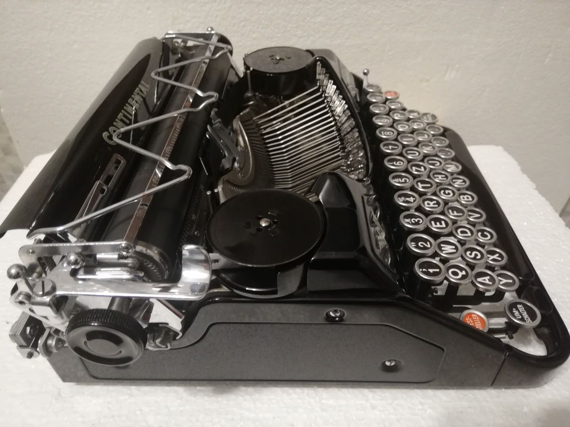 Mașina de scris Continental
