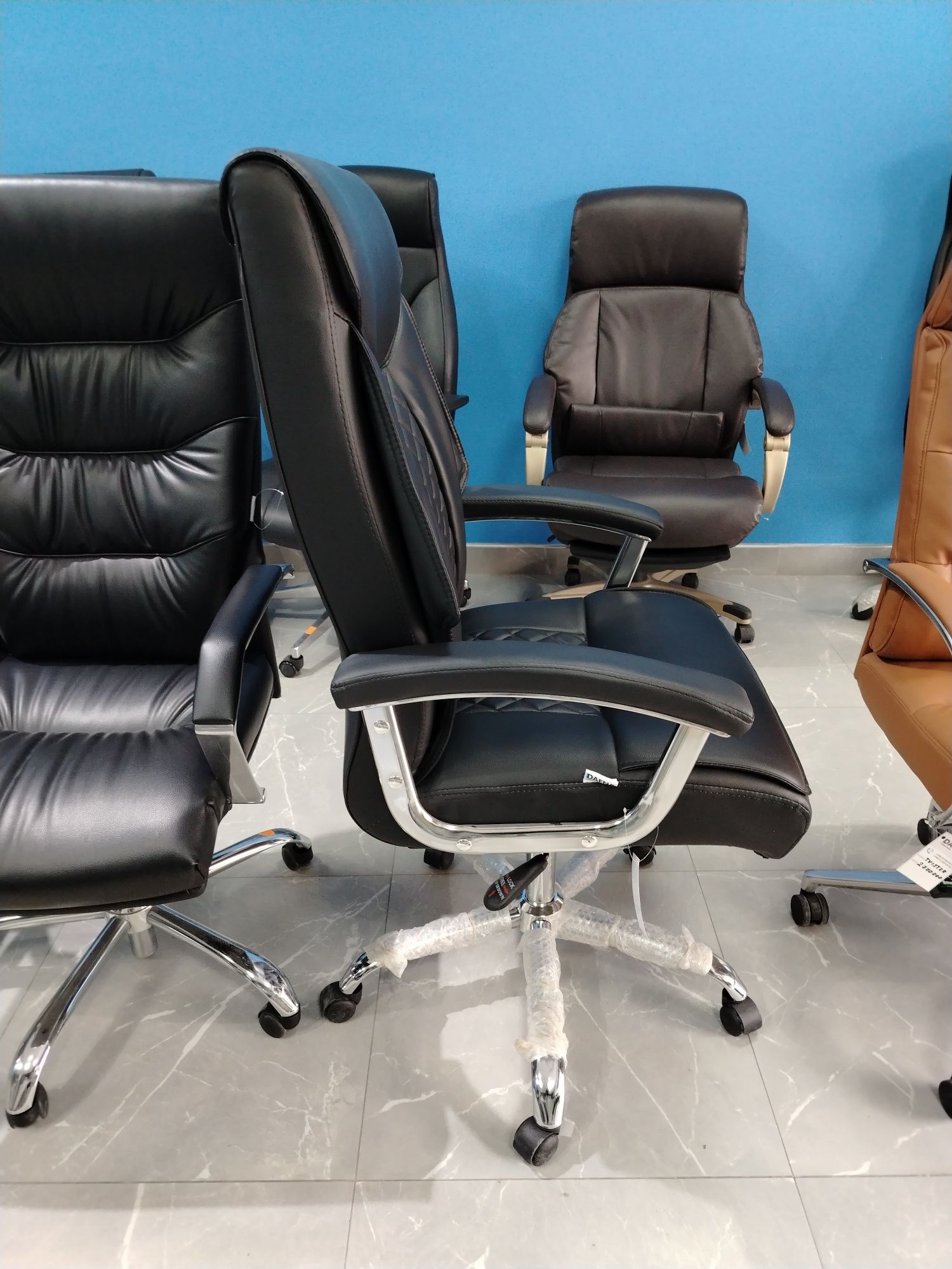 Raxbar kreslosi ofis uchun