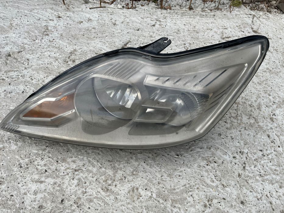 Vând far st. Ford focus 2