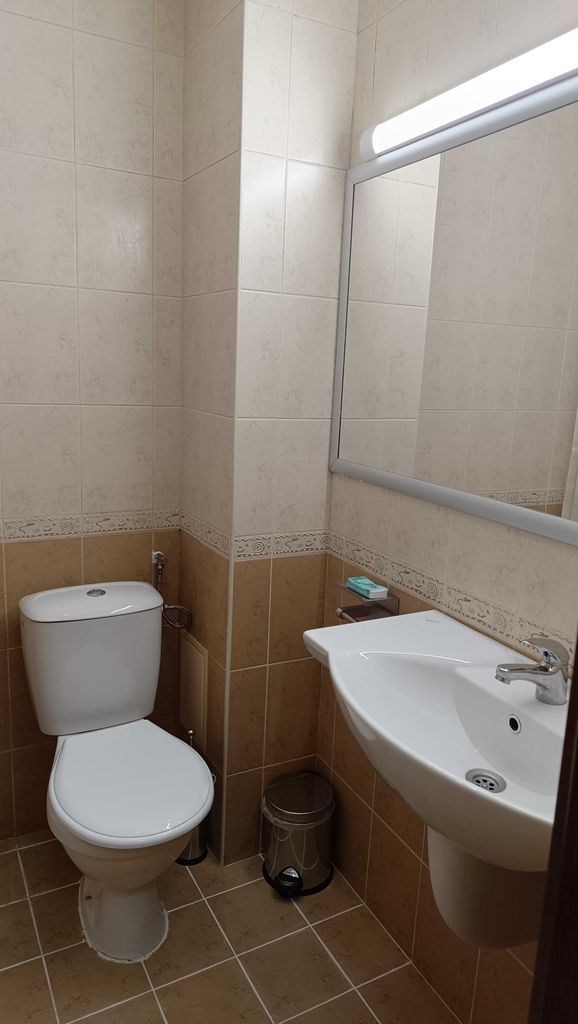 Дава се под наем Тристаен апартамент в Варна, ХЕИ - 125 кв.м за 700 € - Снимка #13