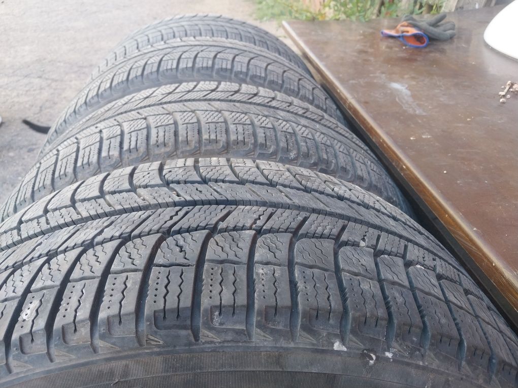 4 шины Michlen 225 55 R17. С небольшим пробегом.