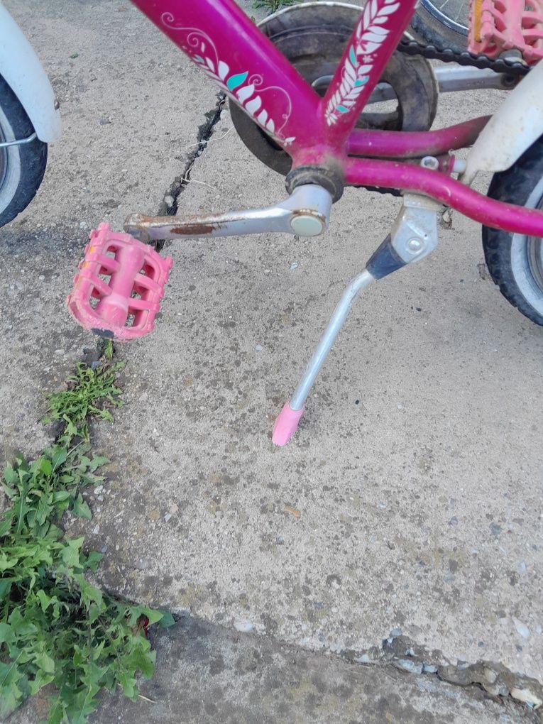 Vând bicicletă de fete