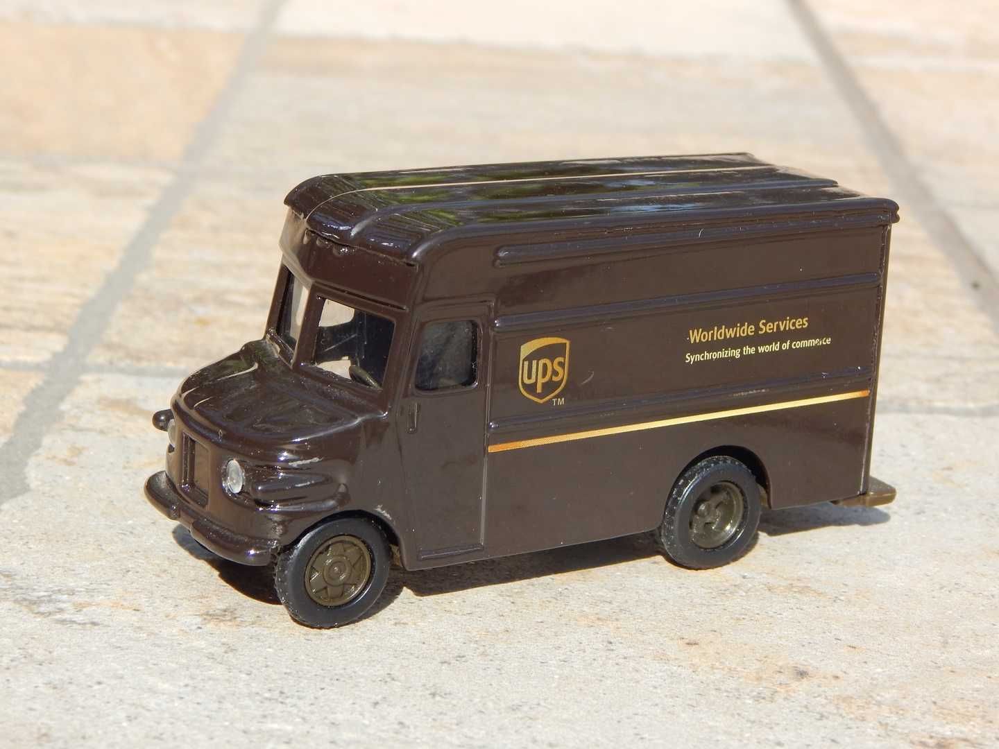 Macheta duba postala Grumann Olson P70D curier UPS 1:64