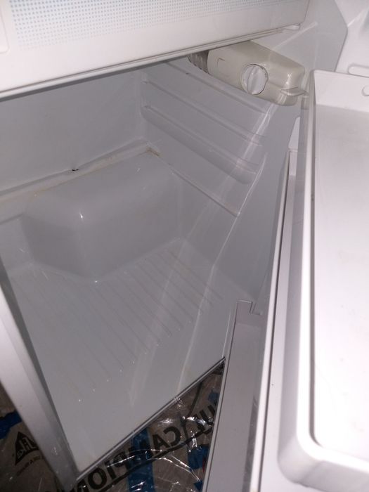 Vand frigider Aeg cu compartiment congelator