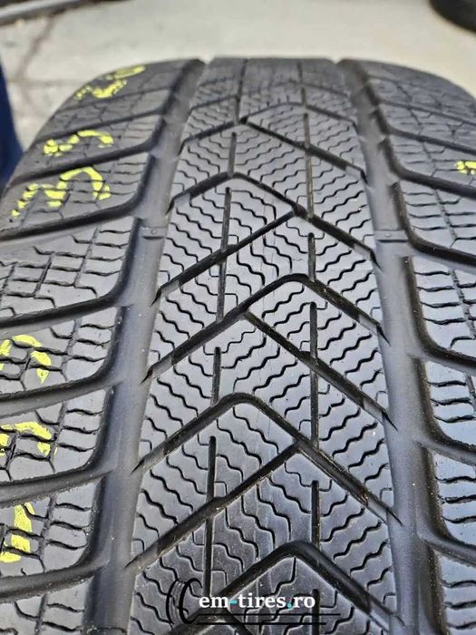 Anvelopa Iarna 235/35 R20 PIRELLI Sottozero 3 92W