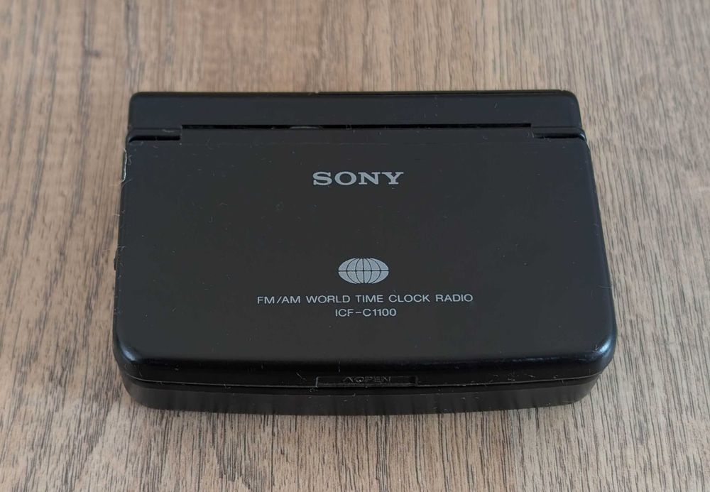 Vând urgent S0ny ICF-C1100 si 2001 , 200 RON