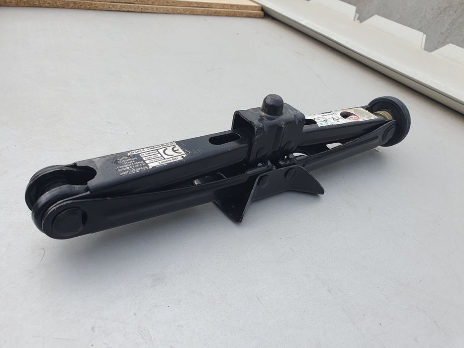 Продавам 2 броя крикове