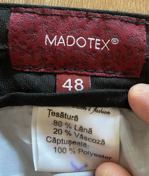 Costum Madotex marimea 48