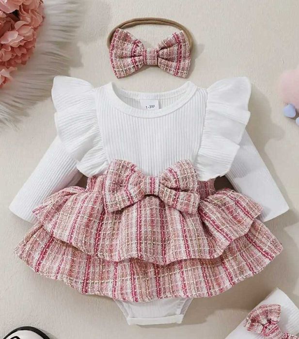 Детска рокля с панделка и чорапки