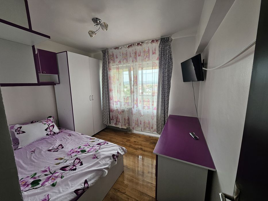 De inchiriat apartament 4 camere