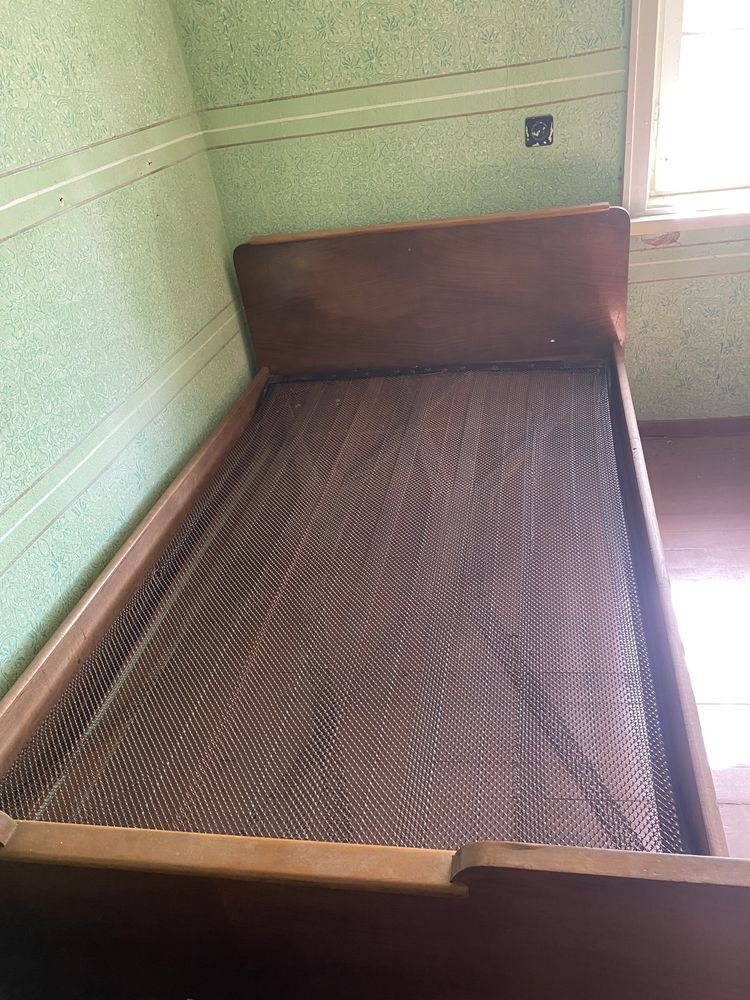 Дървено легло