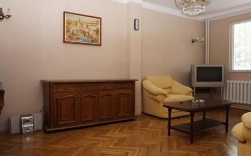Дава се под наем Тристаен апартамент в София, Банишора - 120 кв.м за 750 € - Снимка #1