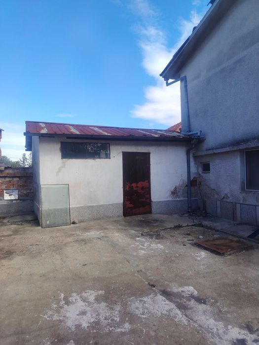 Промишлено помещение с къща, с. Болярци
