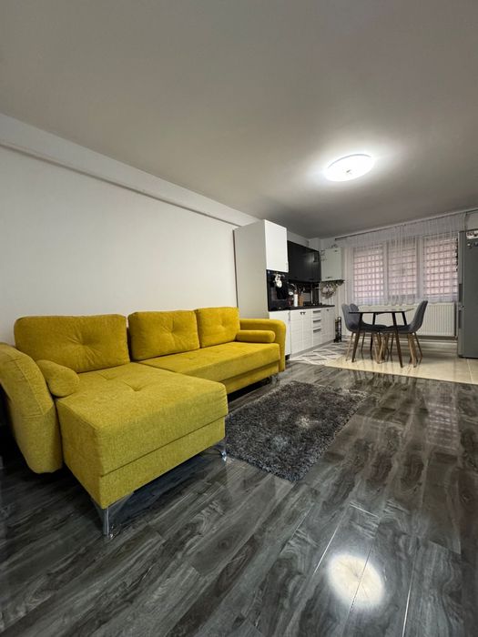 Vand ap 2 camere , decomandat , la parter in Zona Industriala Tecuci