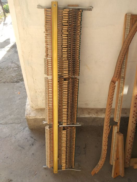 Пианино, запчасти от пианино и струны