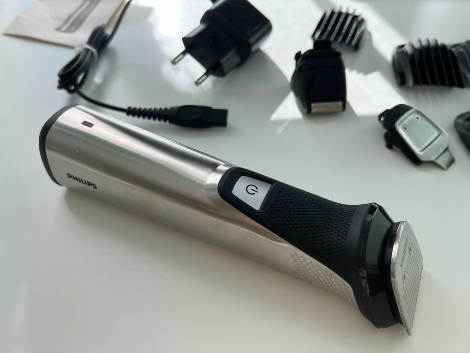 Aparat de tuns 12 in 1 Philips Multigroom Series 7000 MG7735, ca NOU
