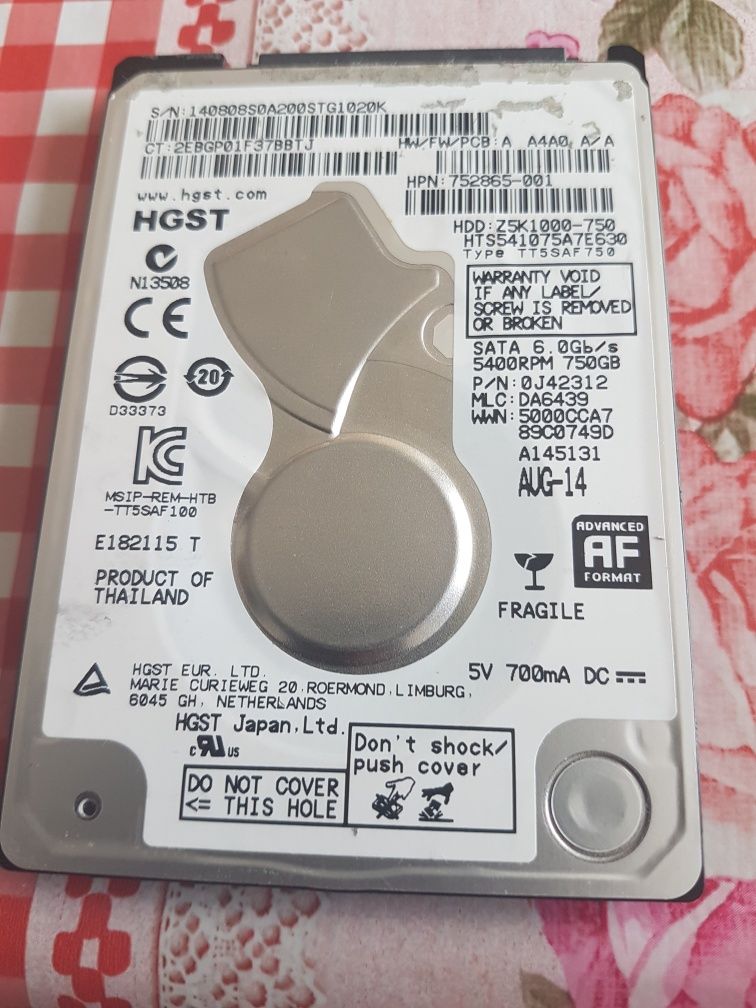 Vand sau schimb hard disk laptop și incarcatoare