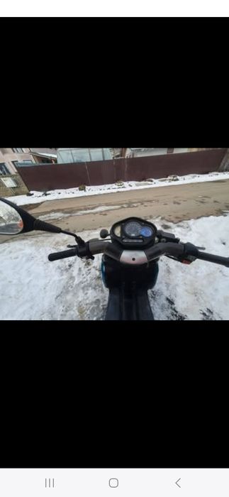 Vând scuter aprillia