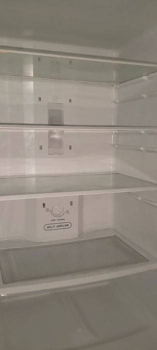 Холодильник большой, в отличном состоянии