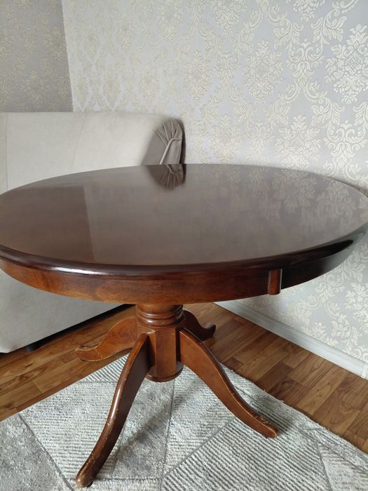 Стол круглый деревянный