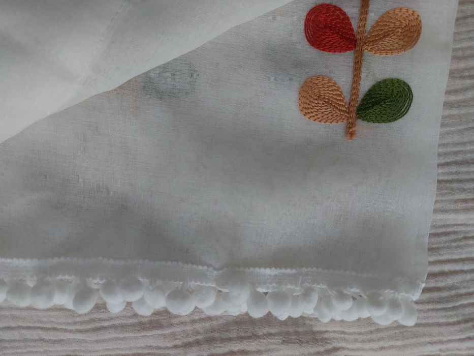 Vand perdea scurta cu model frunze si pompon, 2 bucati