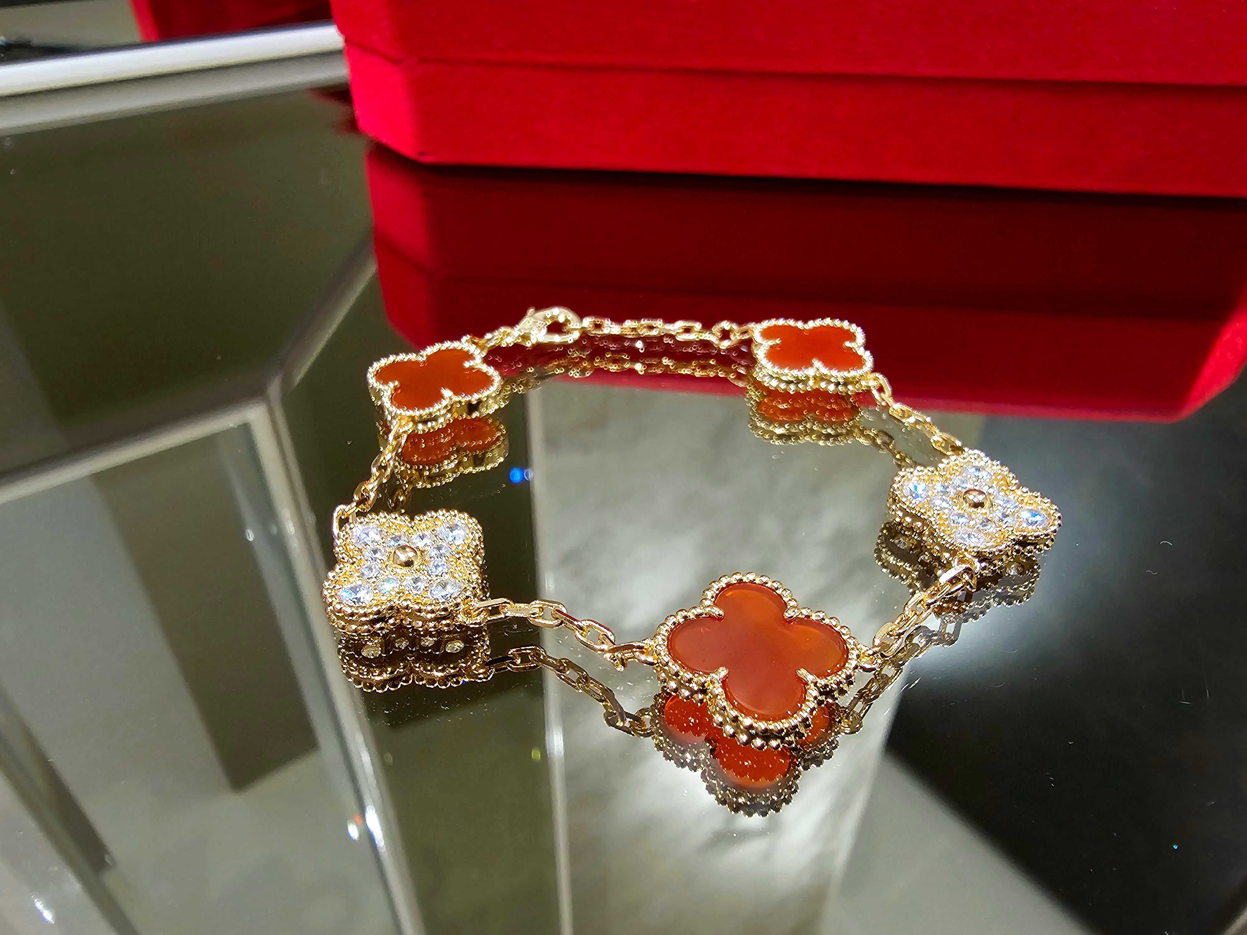 Van Cleef & Arpels VCA Rose Red Alhambra 5 Motifs Clover Дамска Гривна