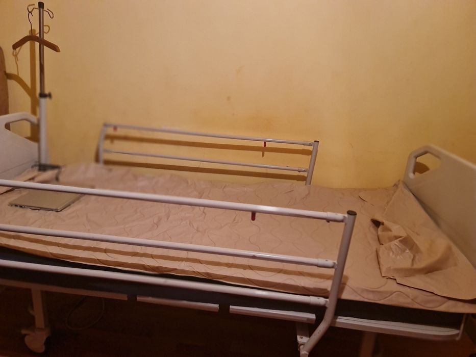 Pat spital cu saltea antiescara