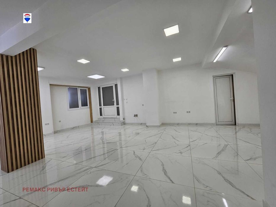 Продава се Магазин в Русе, Център - 120 кв.м за 1542 €/кв.м - Снимка #2